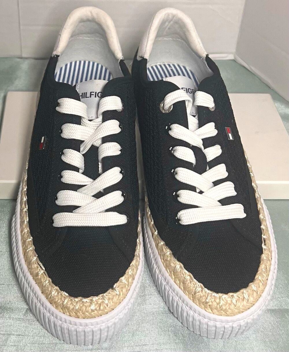 Tommy Hilfiger TWCHIRLEY Women’s Low Top Sneakers Black/White Textile size 6